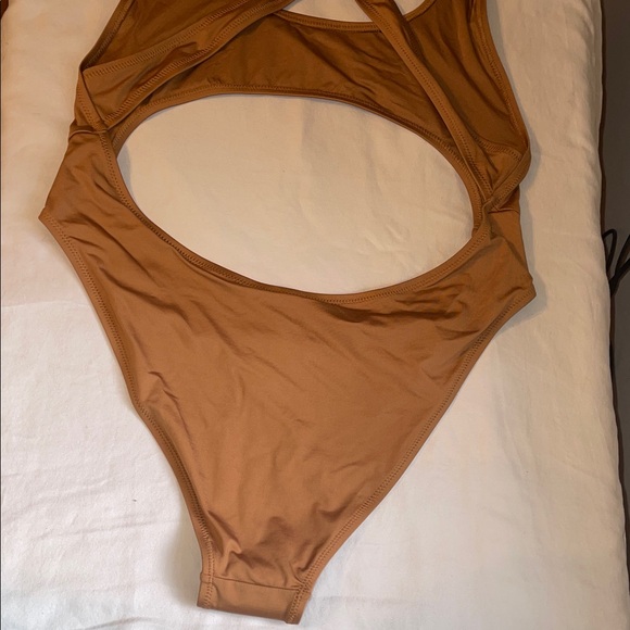 SKIMS One-Piece Swimsuit with Cut-Out - Picture 14 of 16